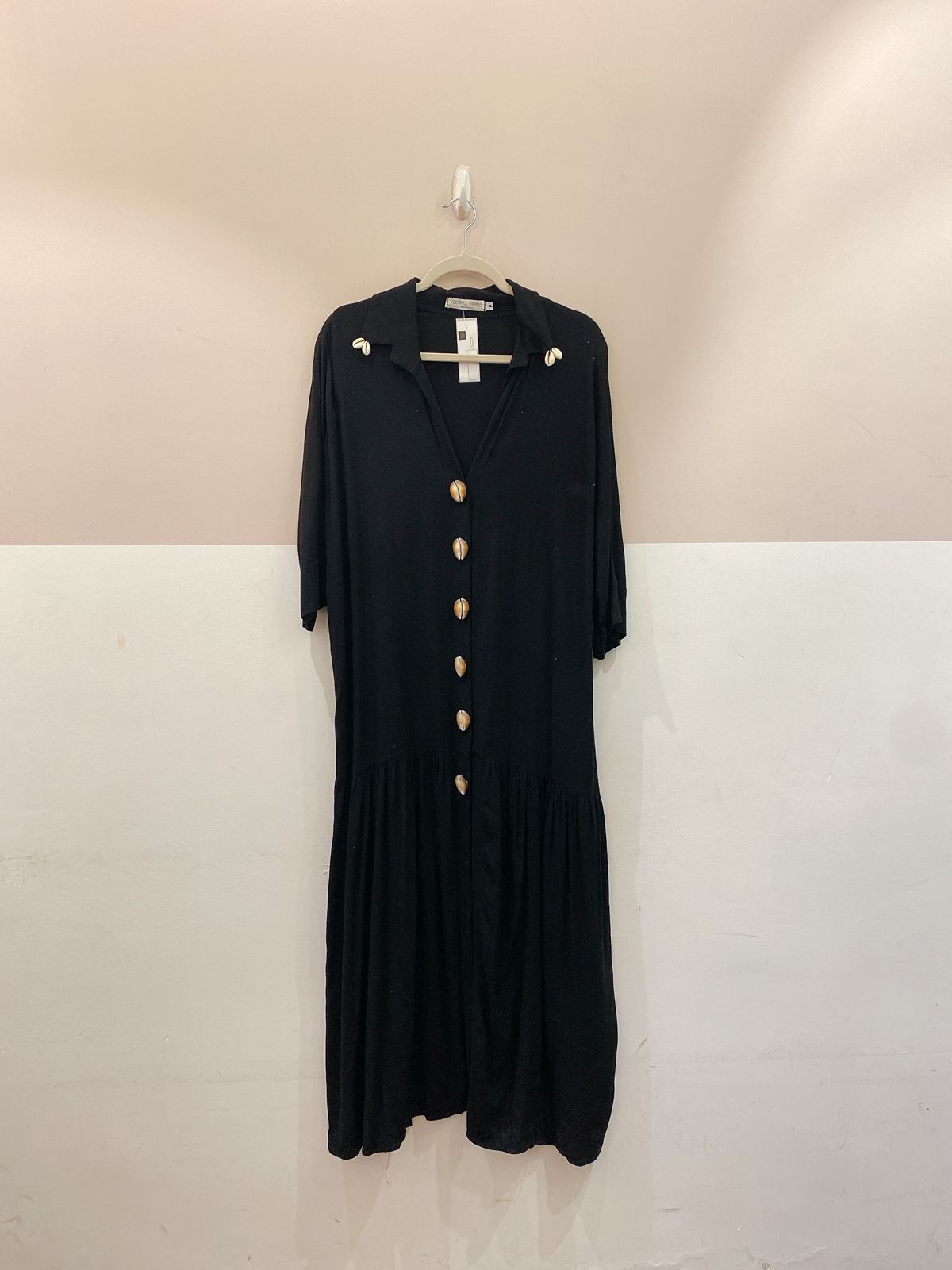 Vestido midi preto conchas Valônia Véras G - Imagem 2