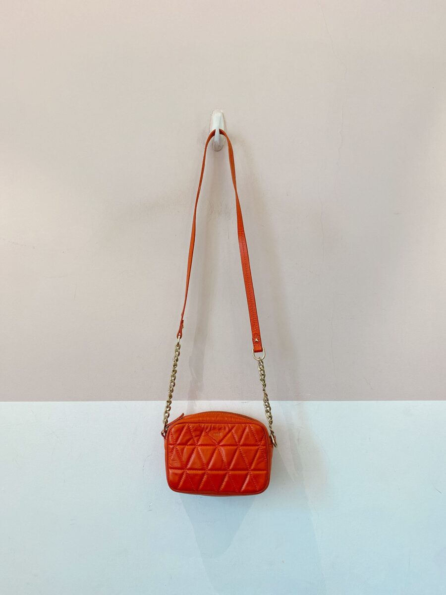 Bolsa tiracolo matelassê laranja Schutz