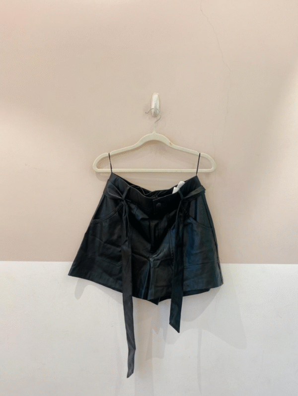 Short couro fake preto Zara M