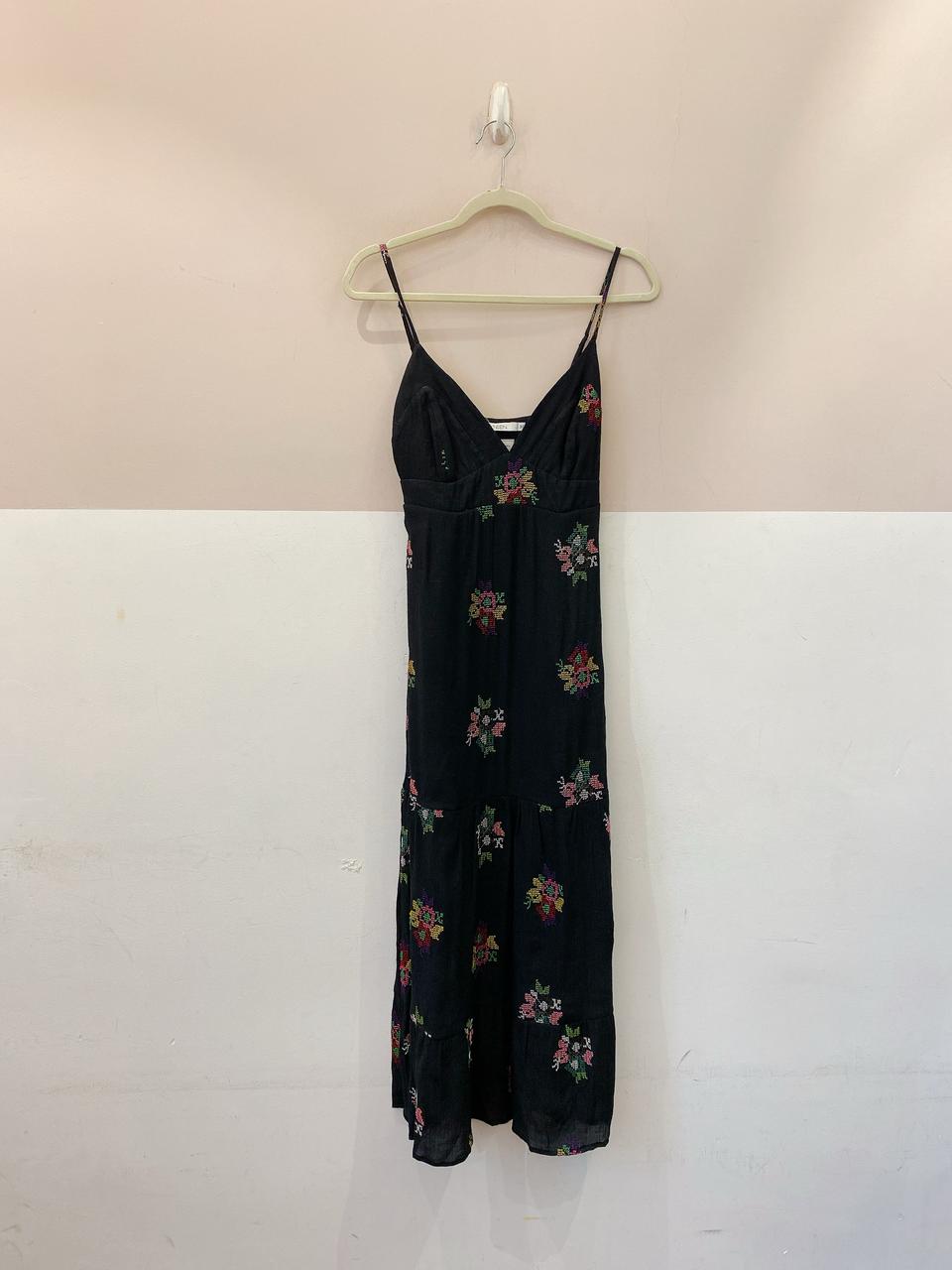 Vestido midi preto bordados Ateen 36 - Imagem 2