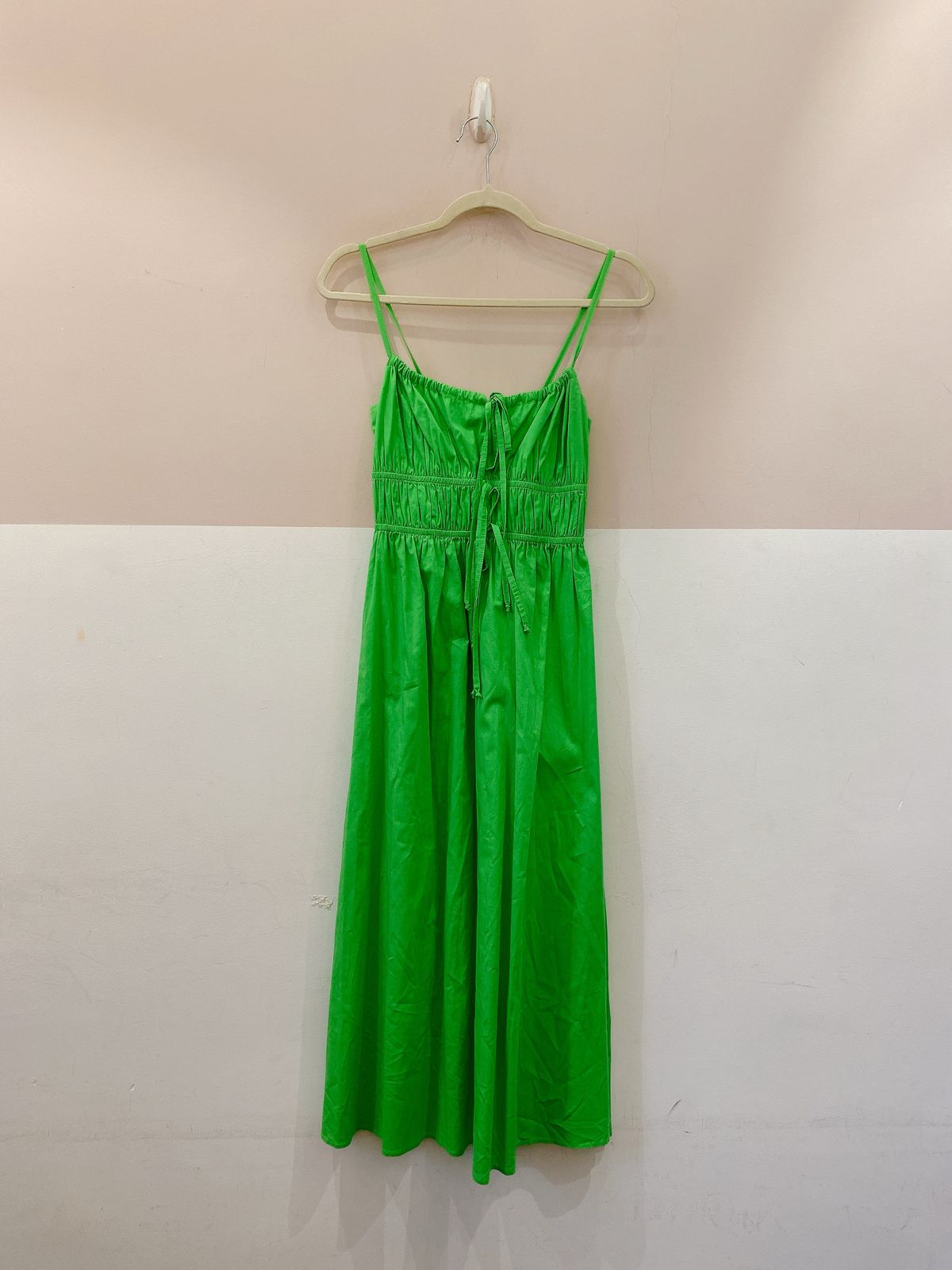 Vestido midi verde busto drapeado Up22 PP - Imagem 2