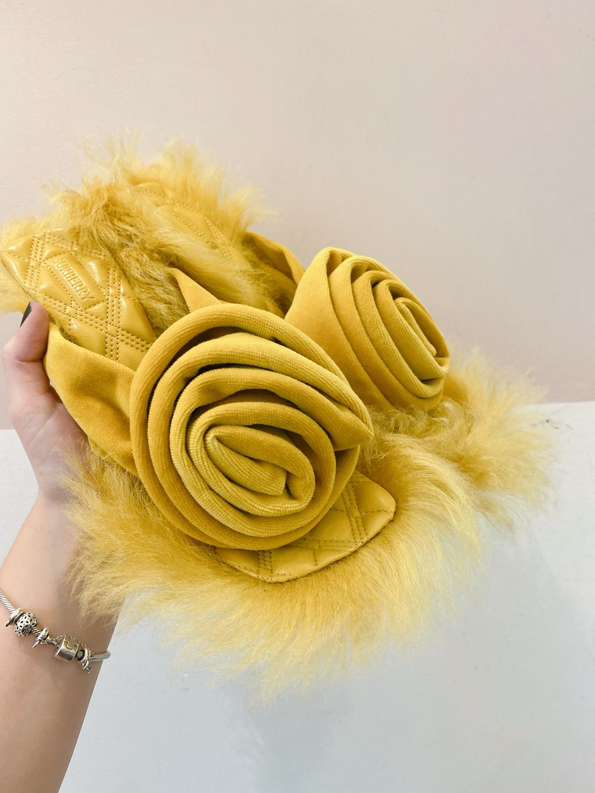 Sandália mostarda flor Burberry 37 - Imagem 4