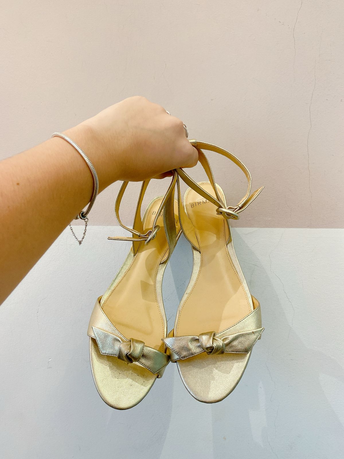 Sandália dourada Alexandre Birman 36 - Imagem 2