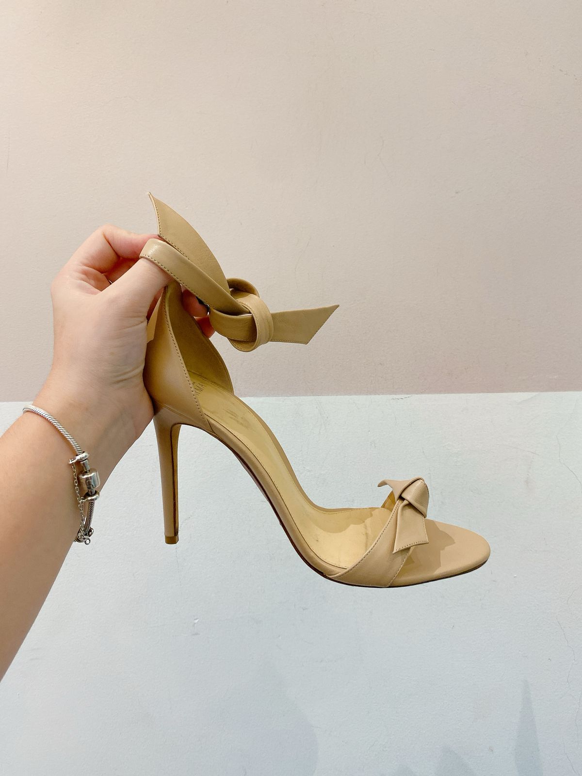 Sandália salto bege lacinho Alexandre Birman 37 - Imagem 8