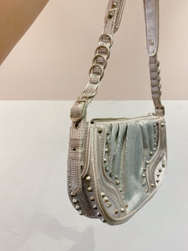 Bolsa brilhosa prata Zara - Imagem 3