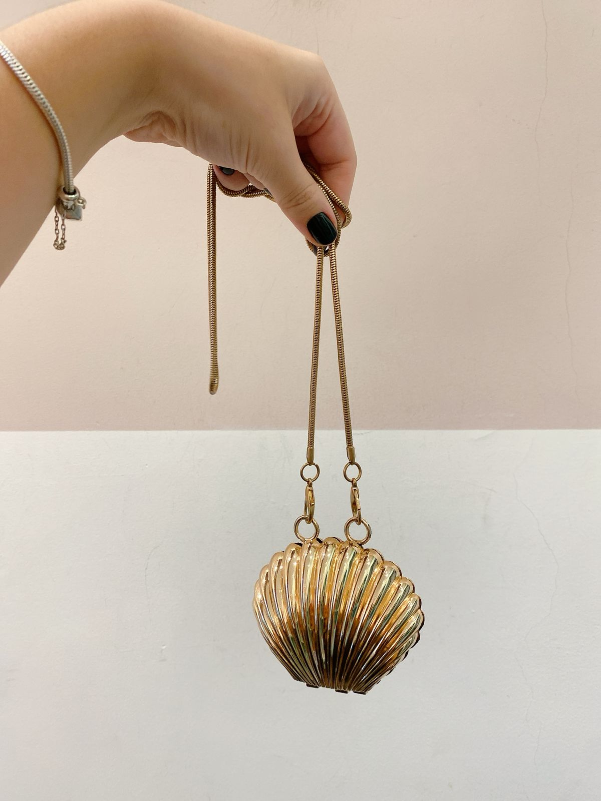 Bolsinha dourada concha - Imagem 2