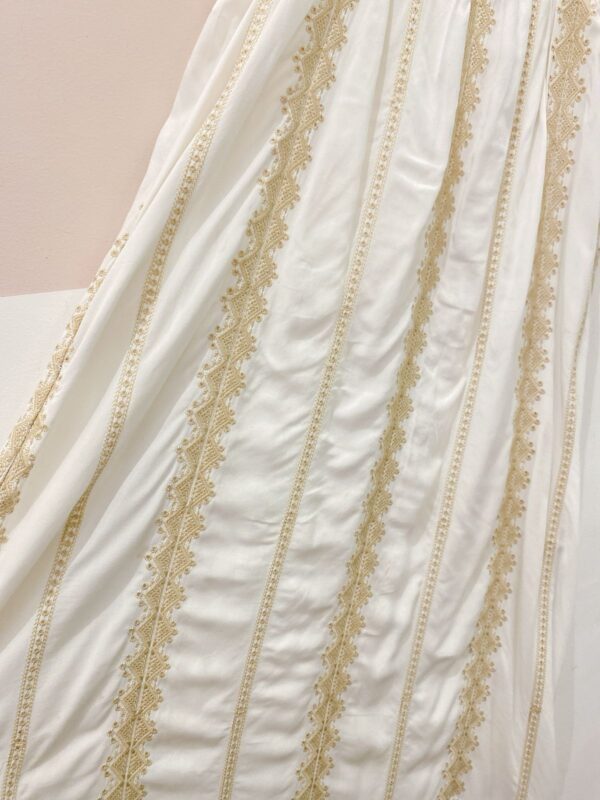 Vestido midi branco bordado Ideologic G - Imagem 5