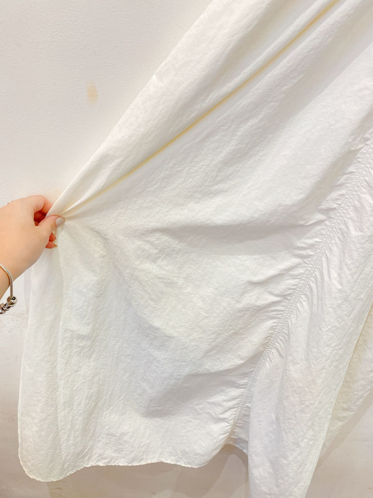 Vestido midi off white recortes Zara P - Imagem 6