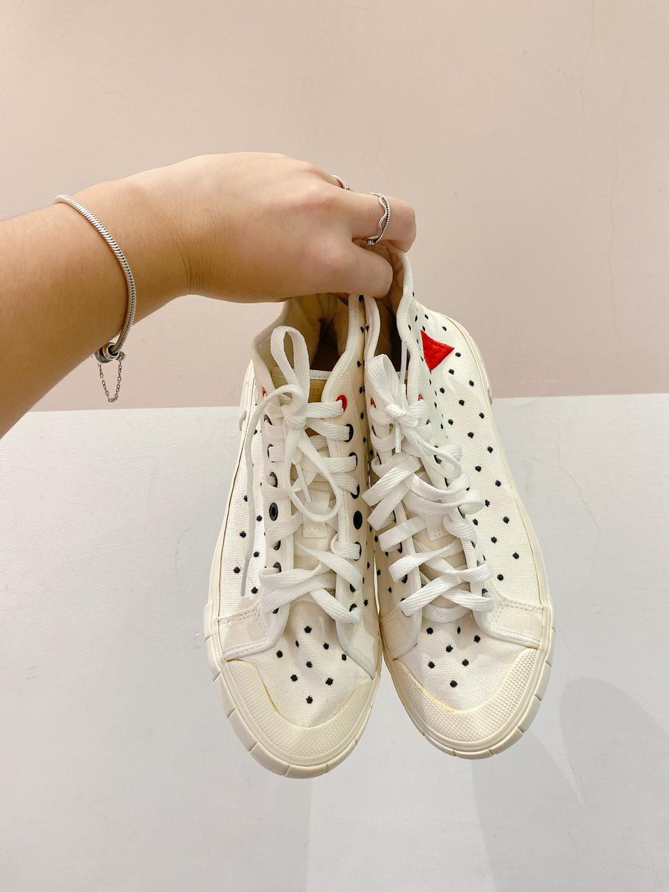 Tênis cano alto off bordado Arezzo 37 - Imagem 2