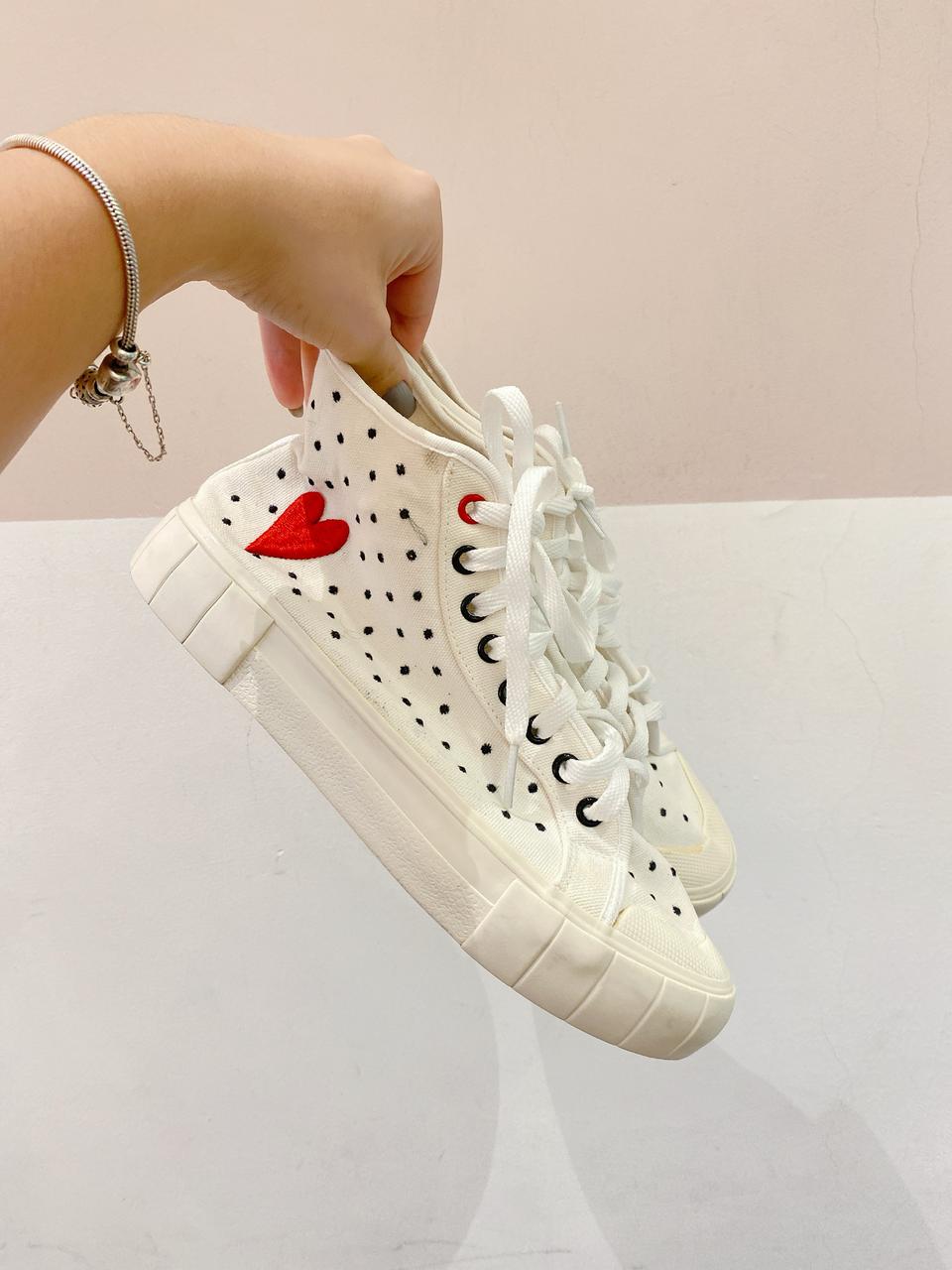 Tênis cano alto off bordado Arezzo 37 - Imagem 4