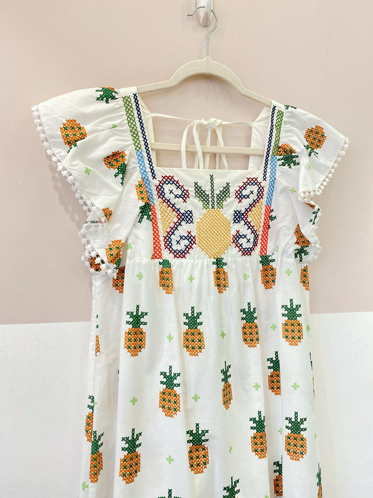 Vestido midi bordado abacaxis Farm P - Imagem 4