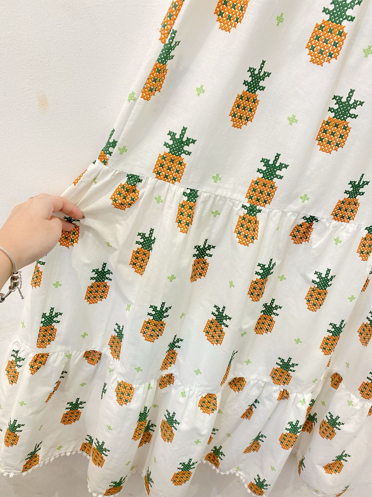 Vestido midi bordado abacaxis Farm P - Imagem 6