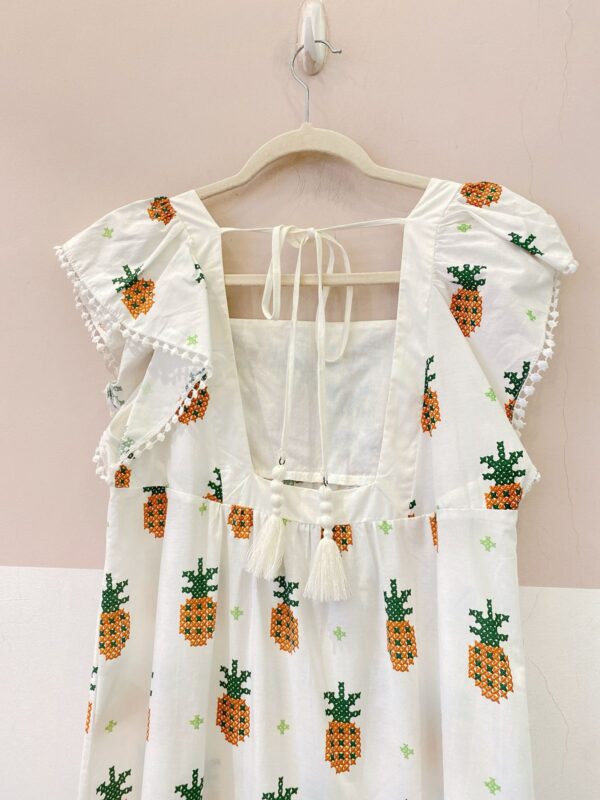 Vestido midi bordado abacaxis Farm P - Imagem 7