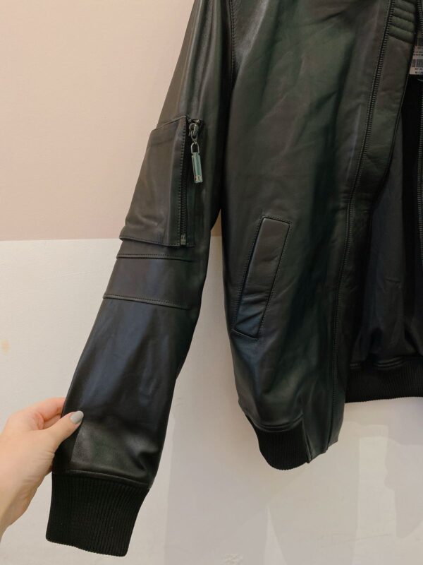 Jaqueta oversized couro preta Kor Collection 36 - Imagem 5