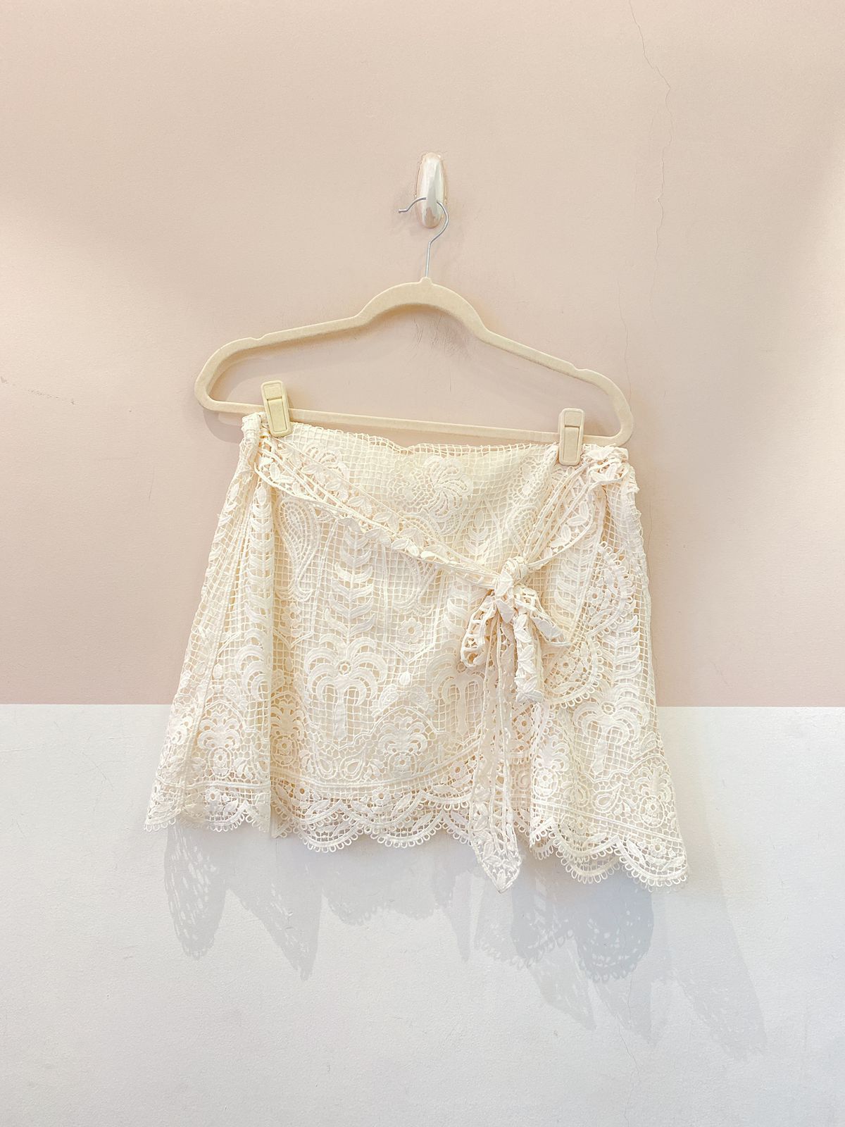 Short saia renda off white Farm G - Imagem 2