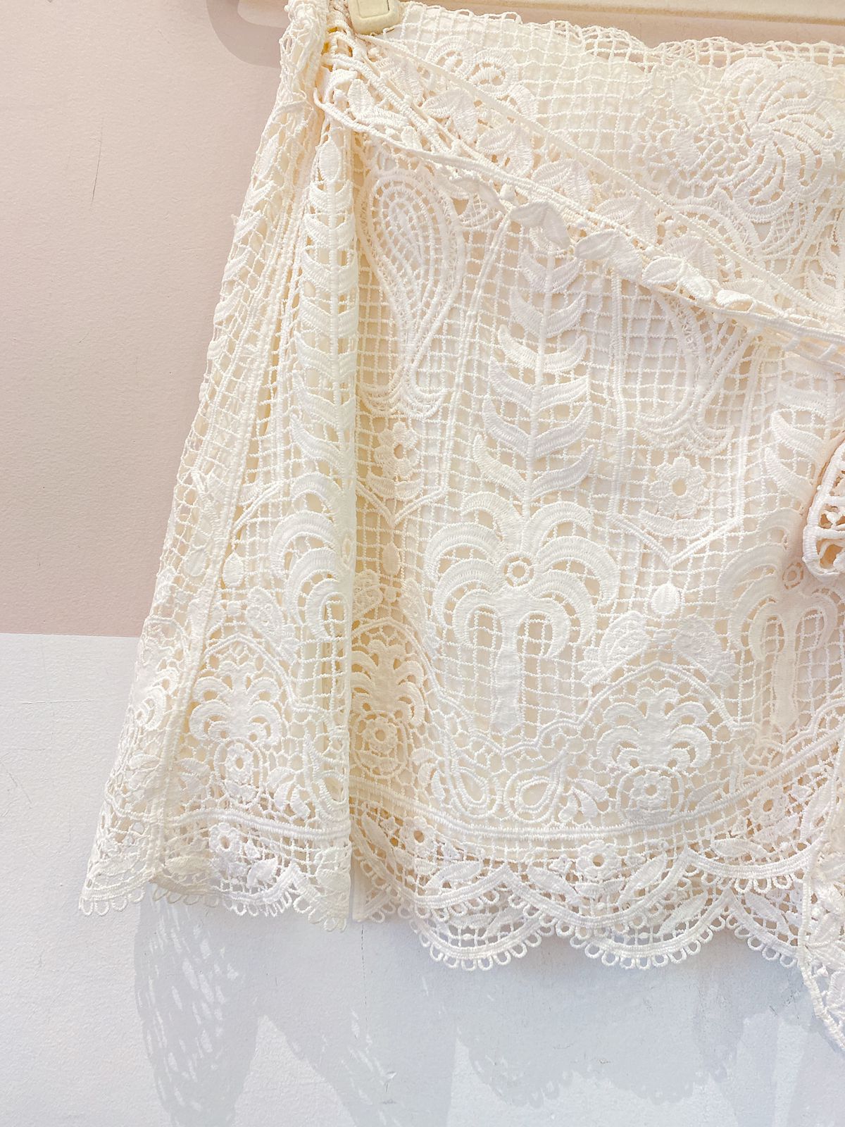 Short saia renda off white Farm G - Imagem 6