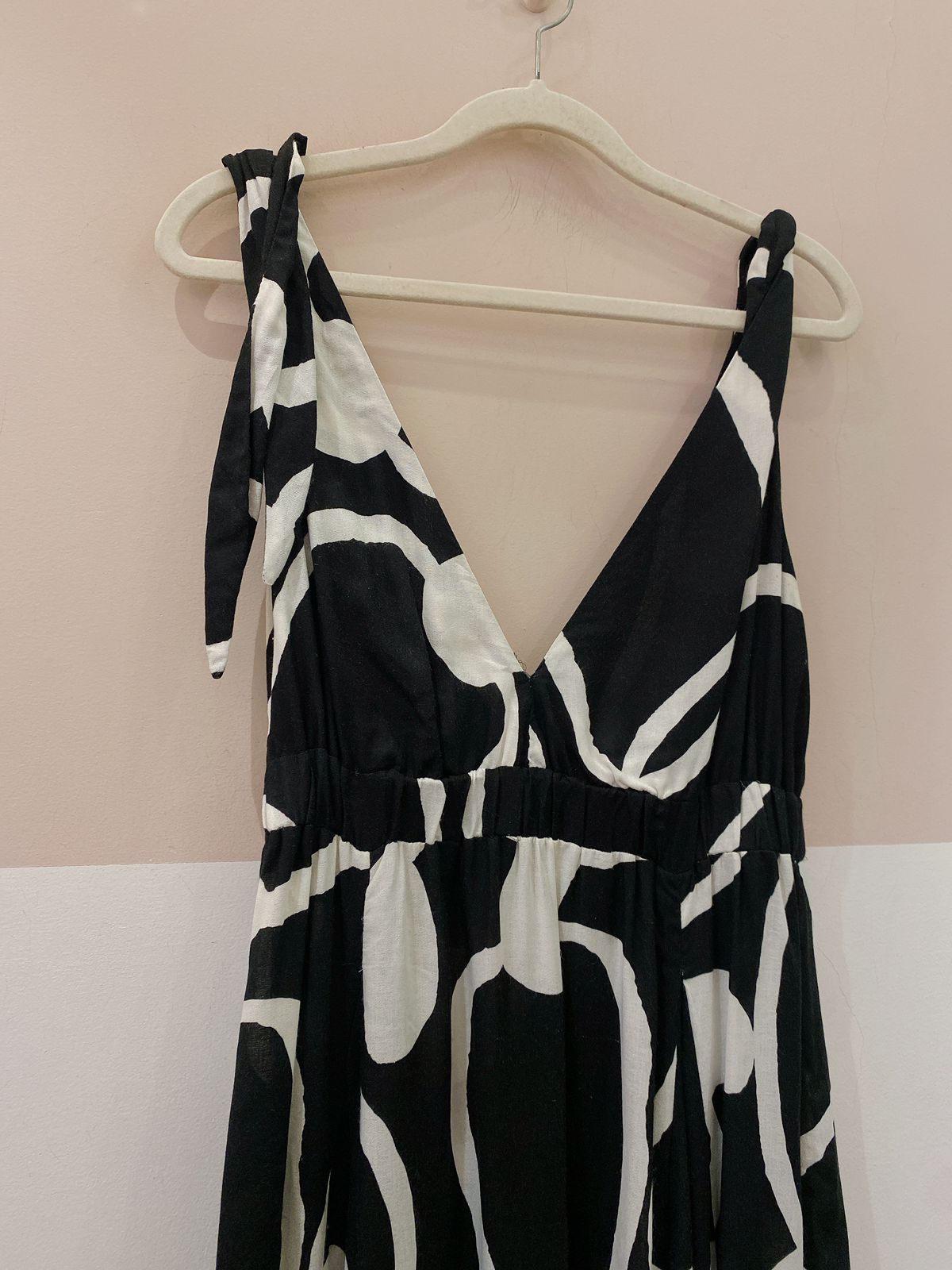 Vestido midi estampado p&b Farm P - Imagem 4