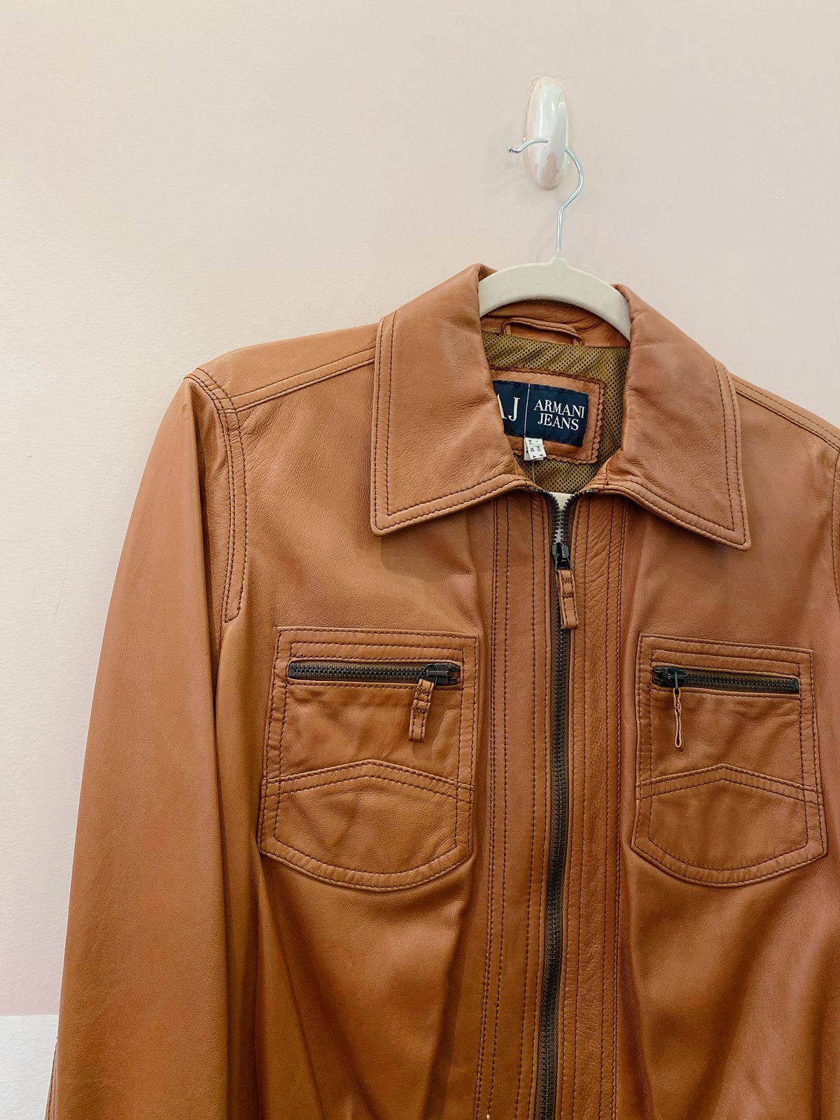 Jaqueta caramelo couro Armani Jeans P - Imagem 4