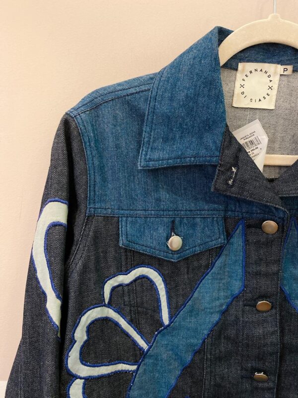 Jaqueta jeans bordados Fernanda Di Biase P - Imagem 3