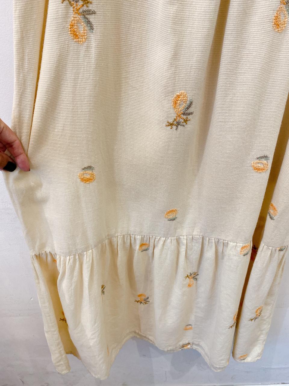 Vestido midi amarelo bordado Renner M - Imagem 6