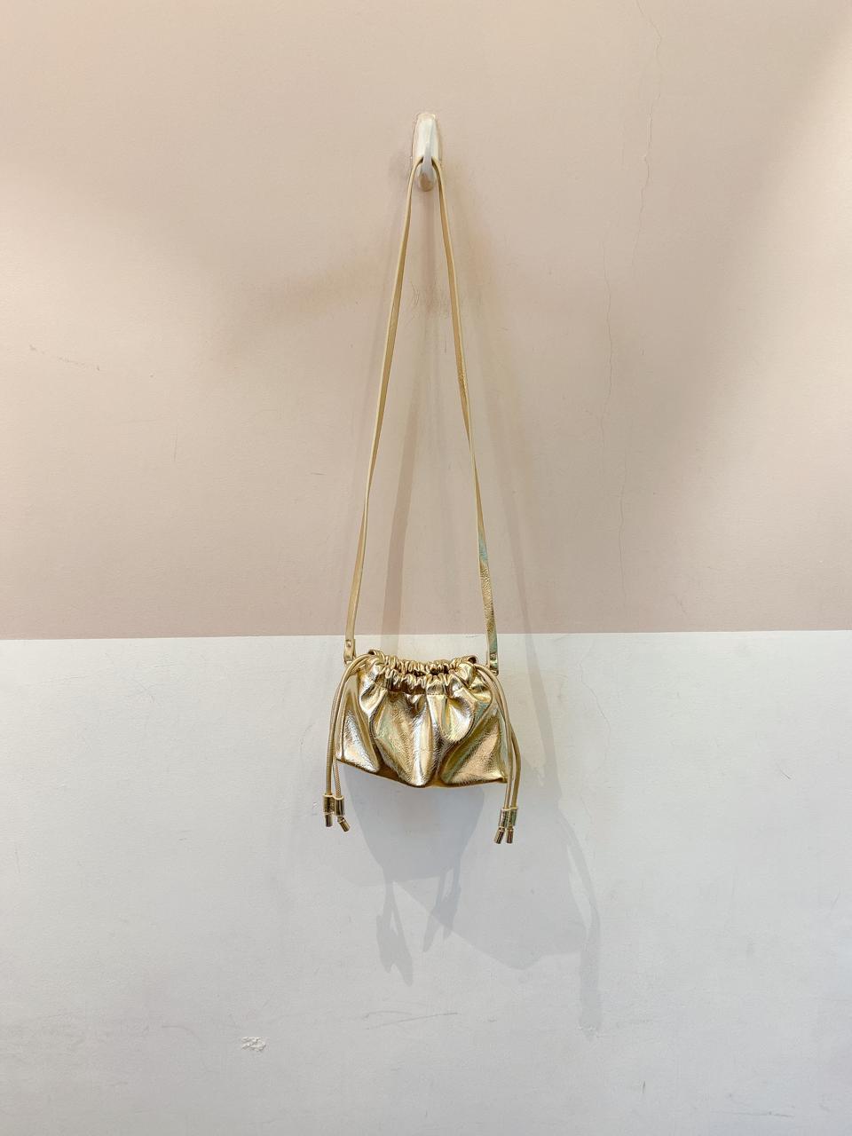 Bolsa tiracolo metálica dourada C&A - Imagem 2