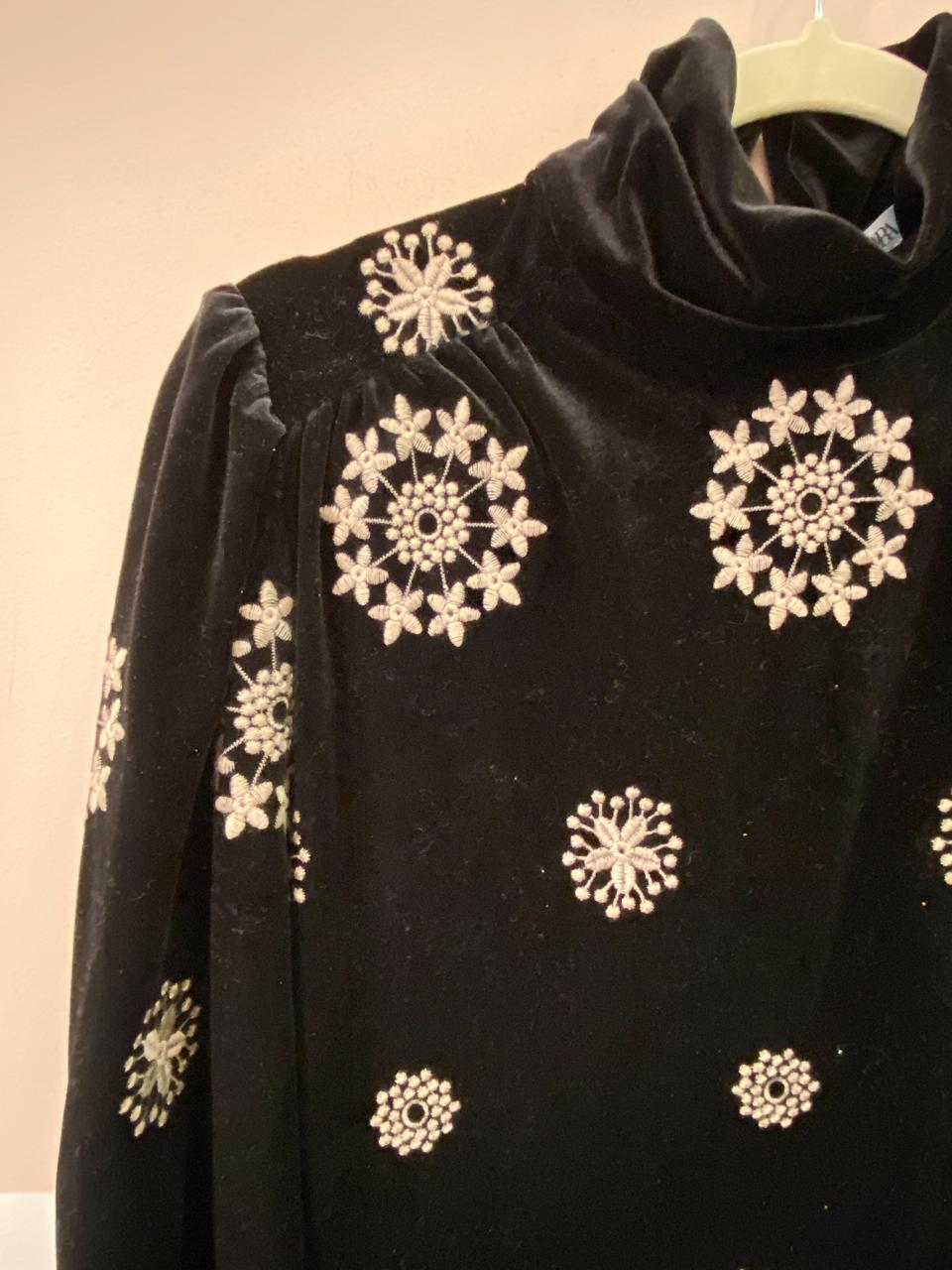 Vestido curto veludo bordado Zara P - Imagem 4