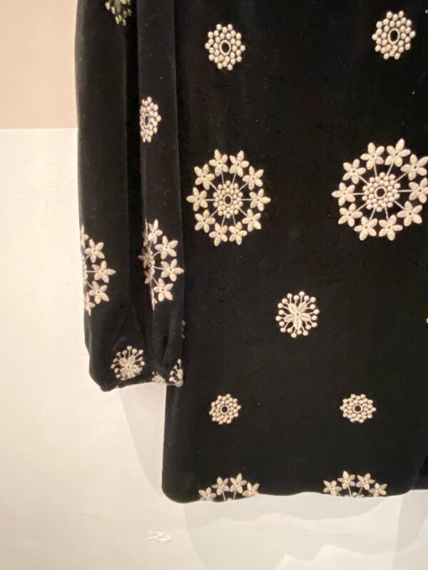 Vestido curto veludo bordado Zara P - Imagem 5