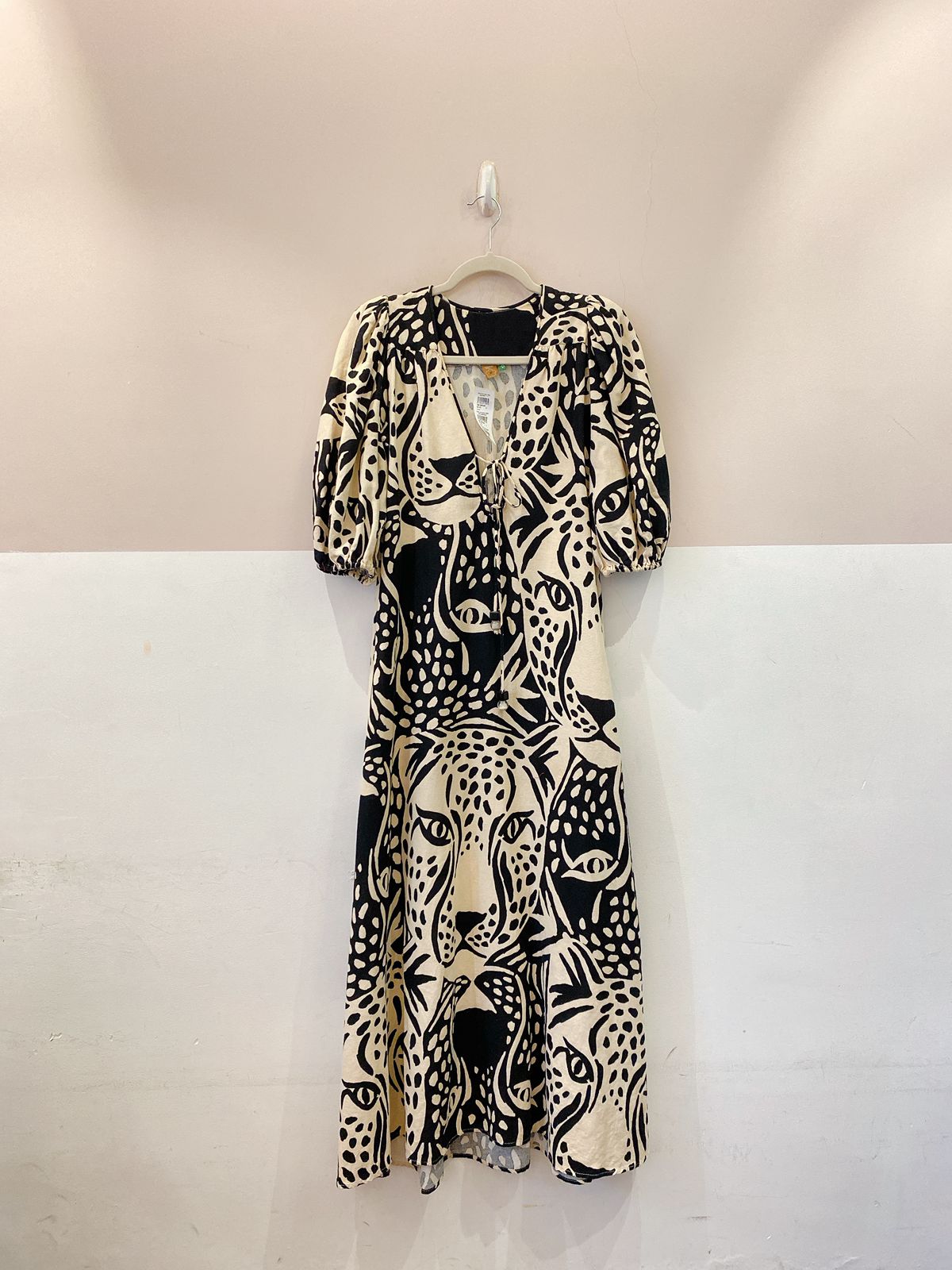 Vestido midi p&b estampado Farm P - Imagem 2