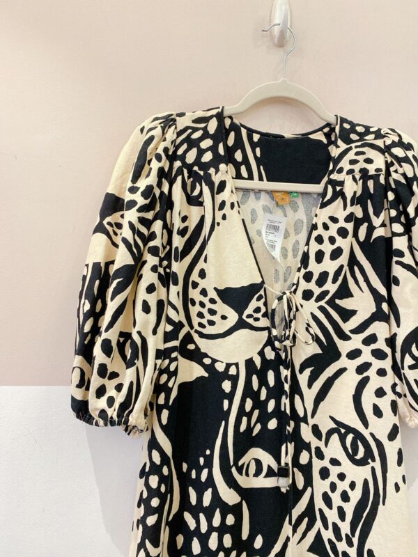 Vestido midi p&b estampado Farm P - Imagem 3