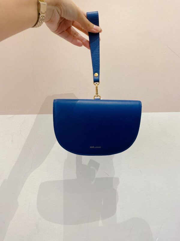 Bolsa azul couro Adô Atelier