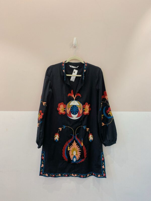 Vestido curto preto bordado Zara 44/46